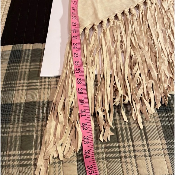 BOHO FRANCESCA’S SHAWL PONCHO WRAP WHITE BEIGE NWT - Picture 12 of 15